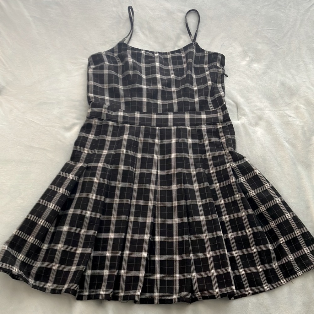 H&M  BLACK/WHITE JUMPER SIZE XS